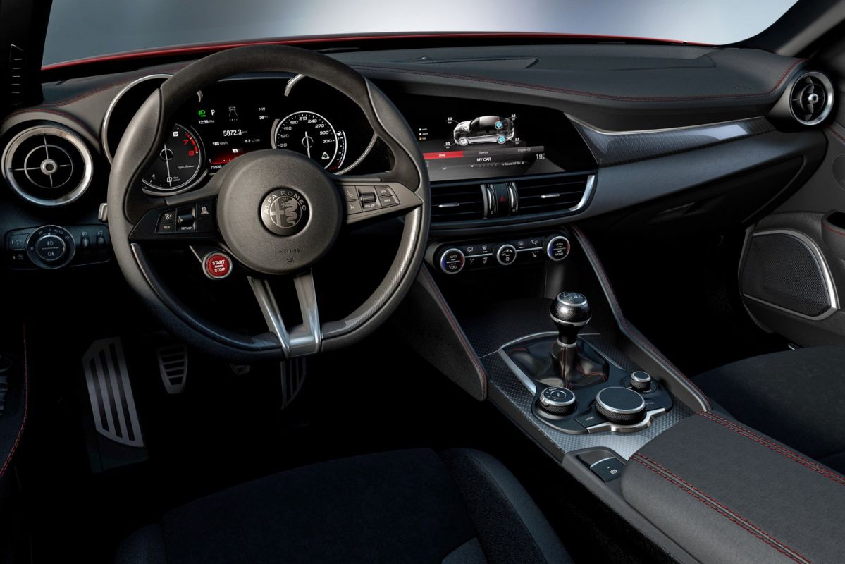 Het interieur van de nieuwe Giulia was één van de troeven om de aandacht bij de verlangende achterban vast te houden. Foto: Alfa Romeo